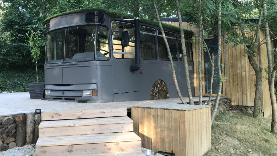 Bus Atypique Au Bord Du Canal Du Midi Et Au Coeur D'Une Foret 2 Chambres Villepinte  المظهر الخارجي الصورة